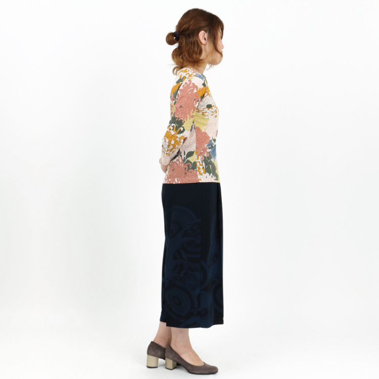 花柄 七分袖カットソー 大輪菊 白 金茶 Pagong レディース Pagong公式通販サイト Pagong ネットショップ