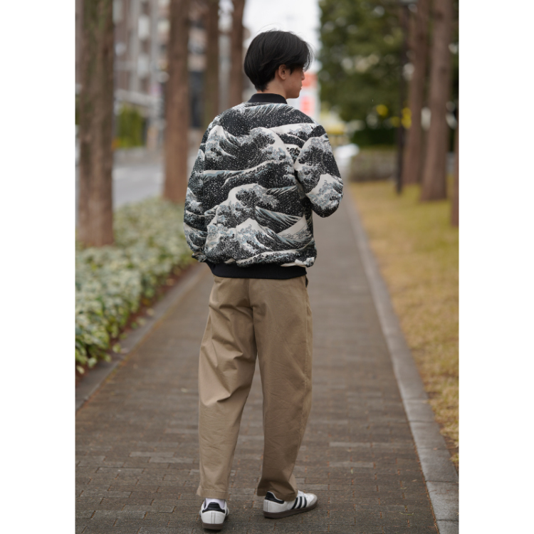 葛飾北斎 リバーシブルブルゾン ＜甲州石班澤×大波/濃紺＞ | 京友禅